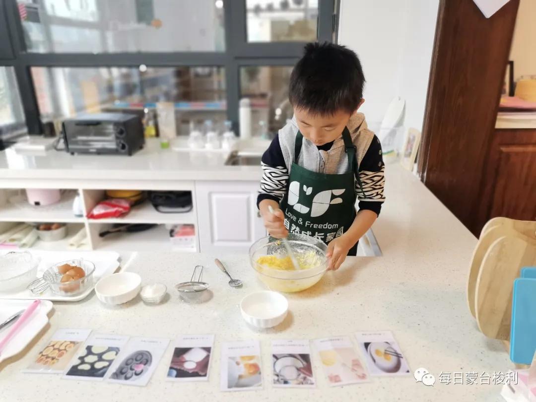 蒙台梭利怎么和儿童沟通,蒙特梭利对孩子犯错怎么批评