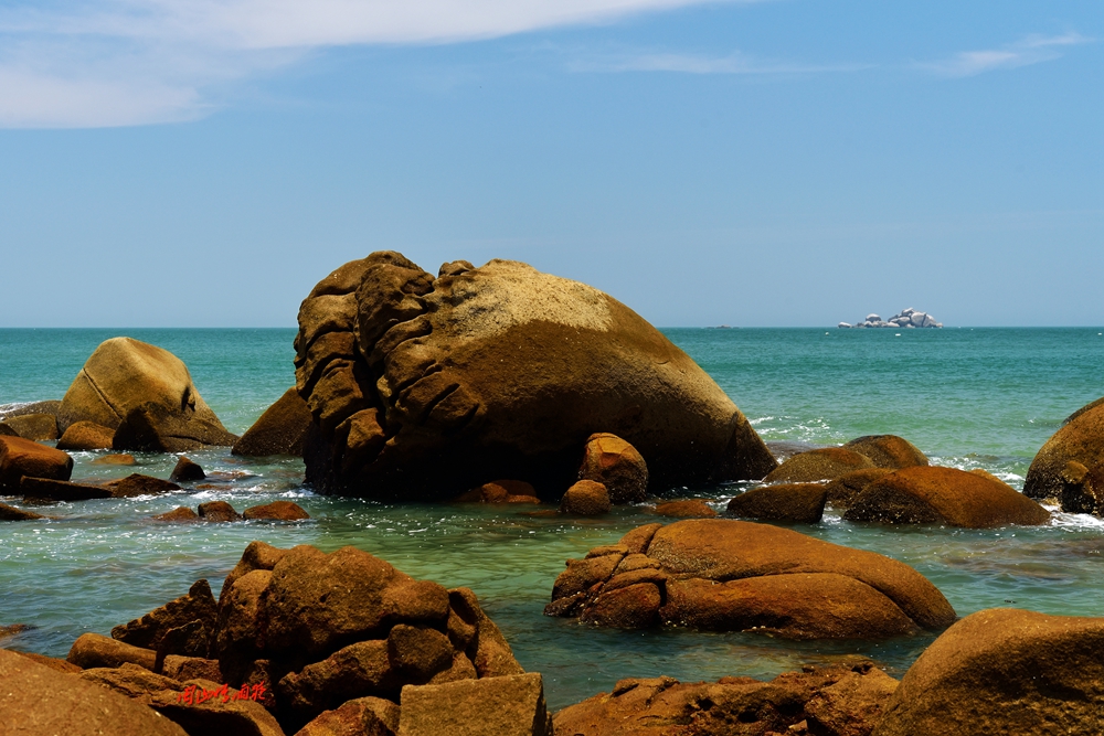 漳浦六鳌海滩上的风景,漳浦六鳌龙美湾抽象画廊