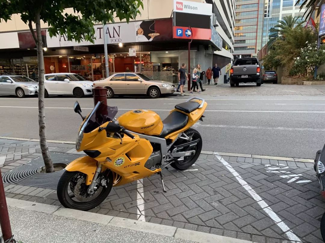 这地方是男人天堂,我们的大宝马也怕了