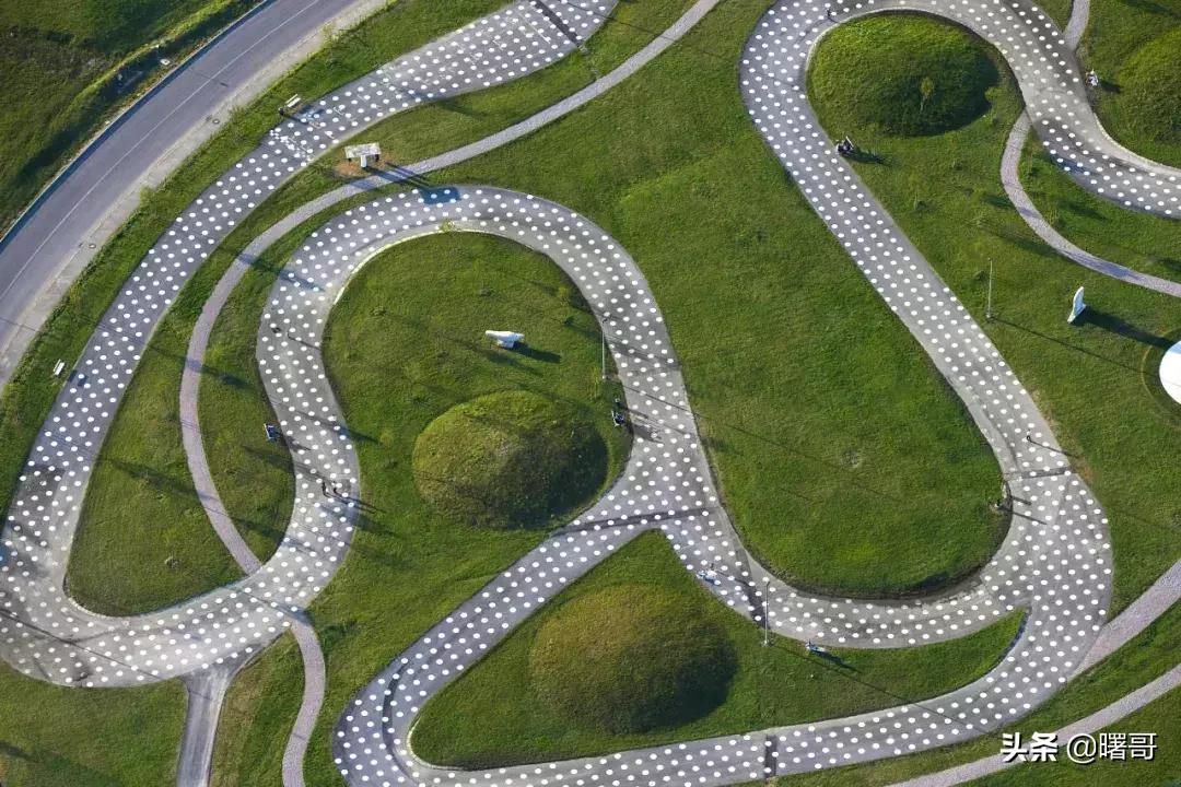 世界上的路本来很平凡，自从遇上设计师，此路非彼路