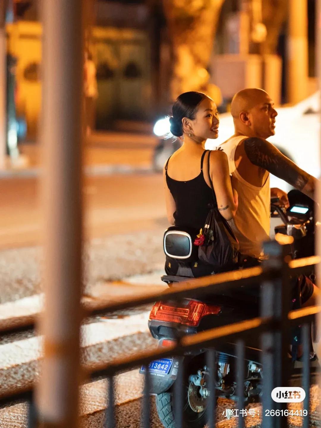 别争了,这条马路才是魔都内卷之王