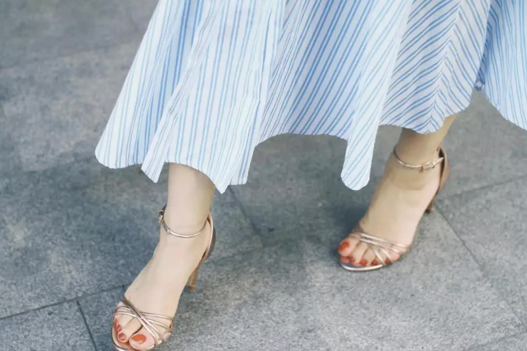 露脚踝和不露脚踝哪个显腿细,怎么穿显脚踝细