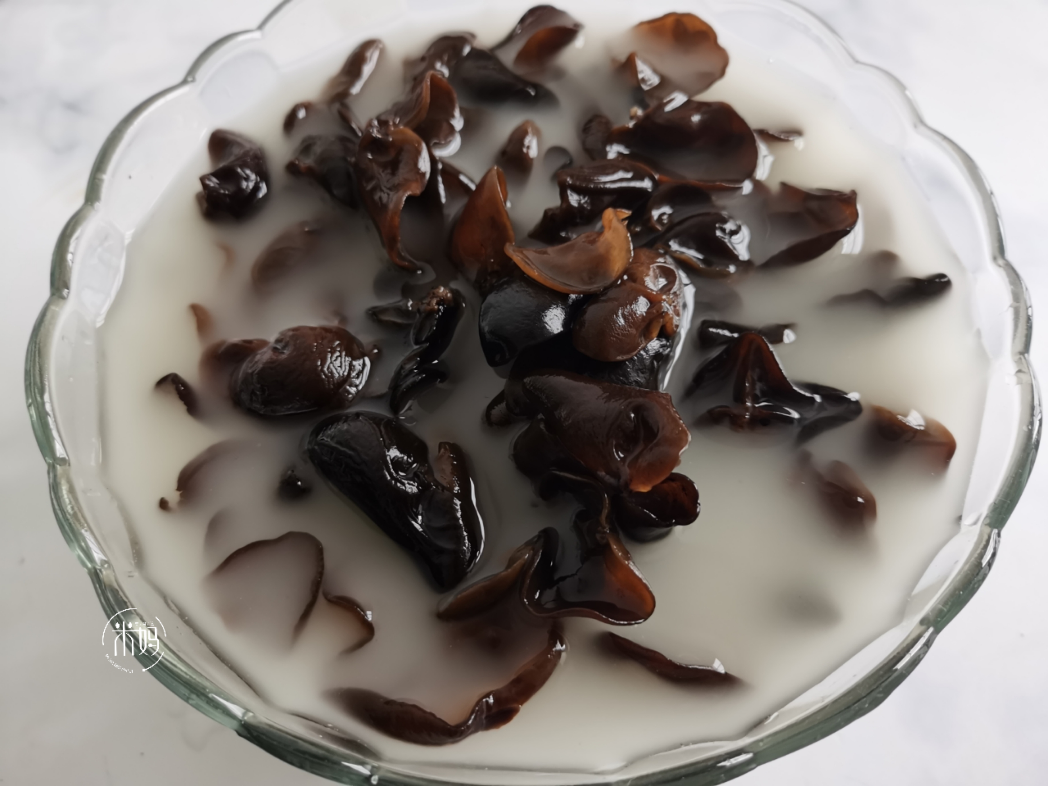 炒木耳老噼里啪啦响怎么避免,炒木耳噼里啪啦的是怎么回事