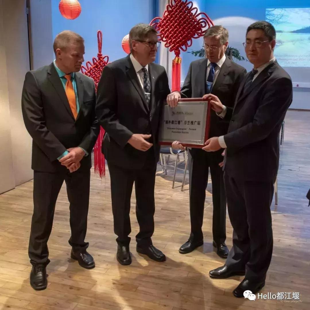 都江堰中华大熊猫苑熊猫宝宝,大熊猫金宝宝和华豹