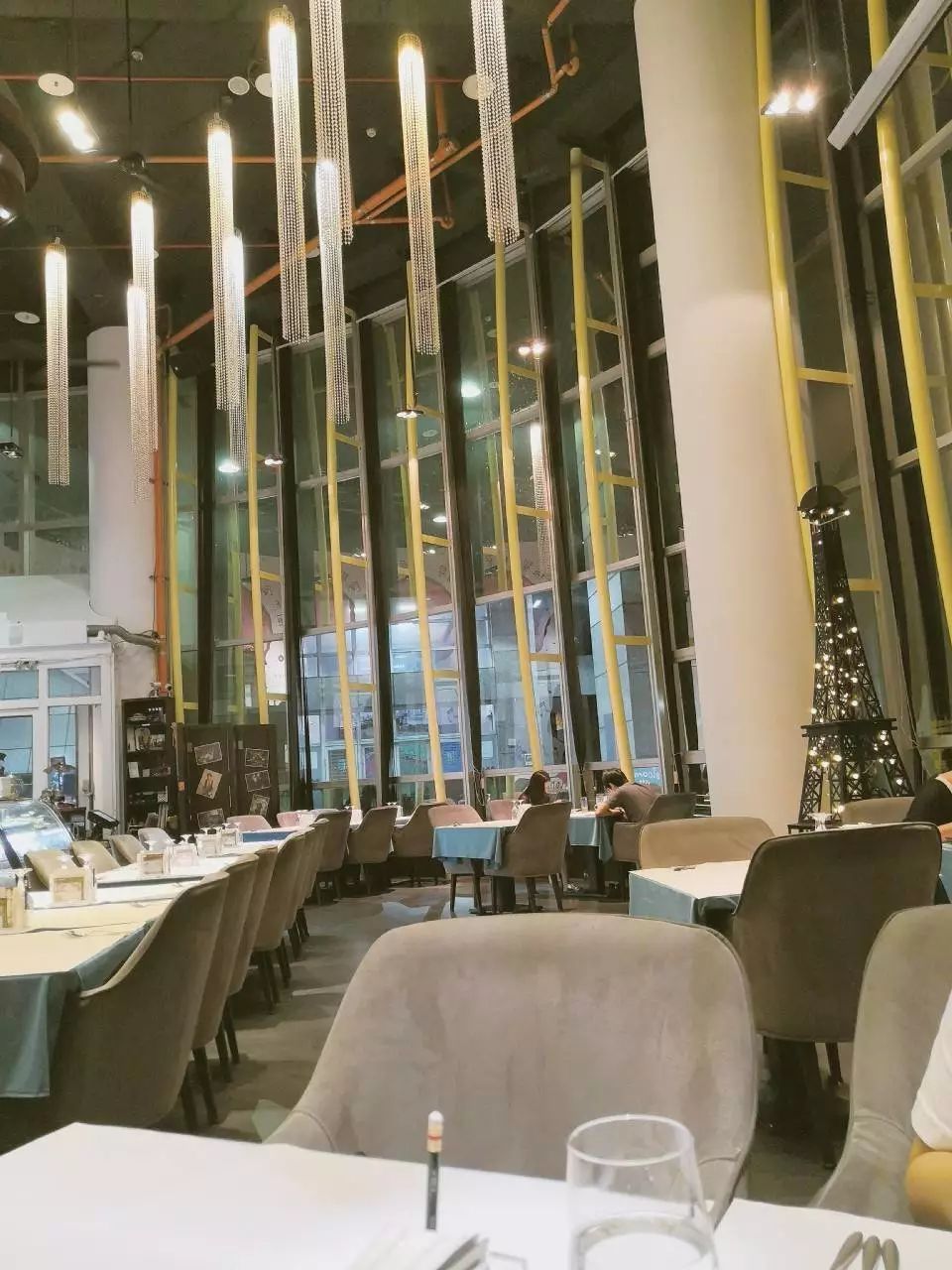 别去什么发布会演唱会了，这些地方就能见到你最喜欢的明星！