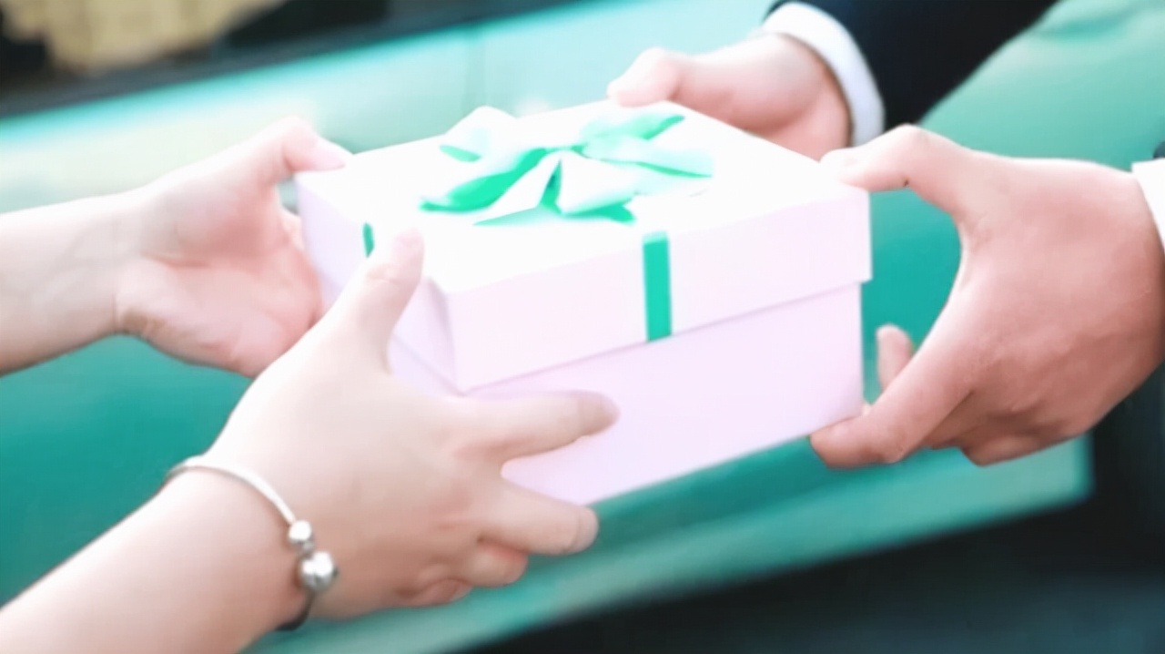 送礼送错人怎么补救,托人办事忘记送礼该怎么说话补救