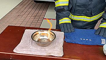 火焰的正确熄灭方法,酒精点燃的火如何扑灭