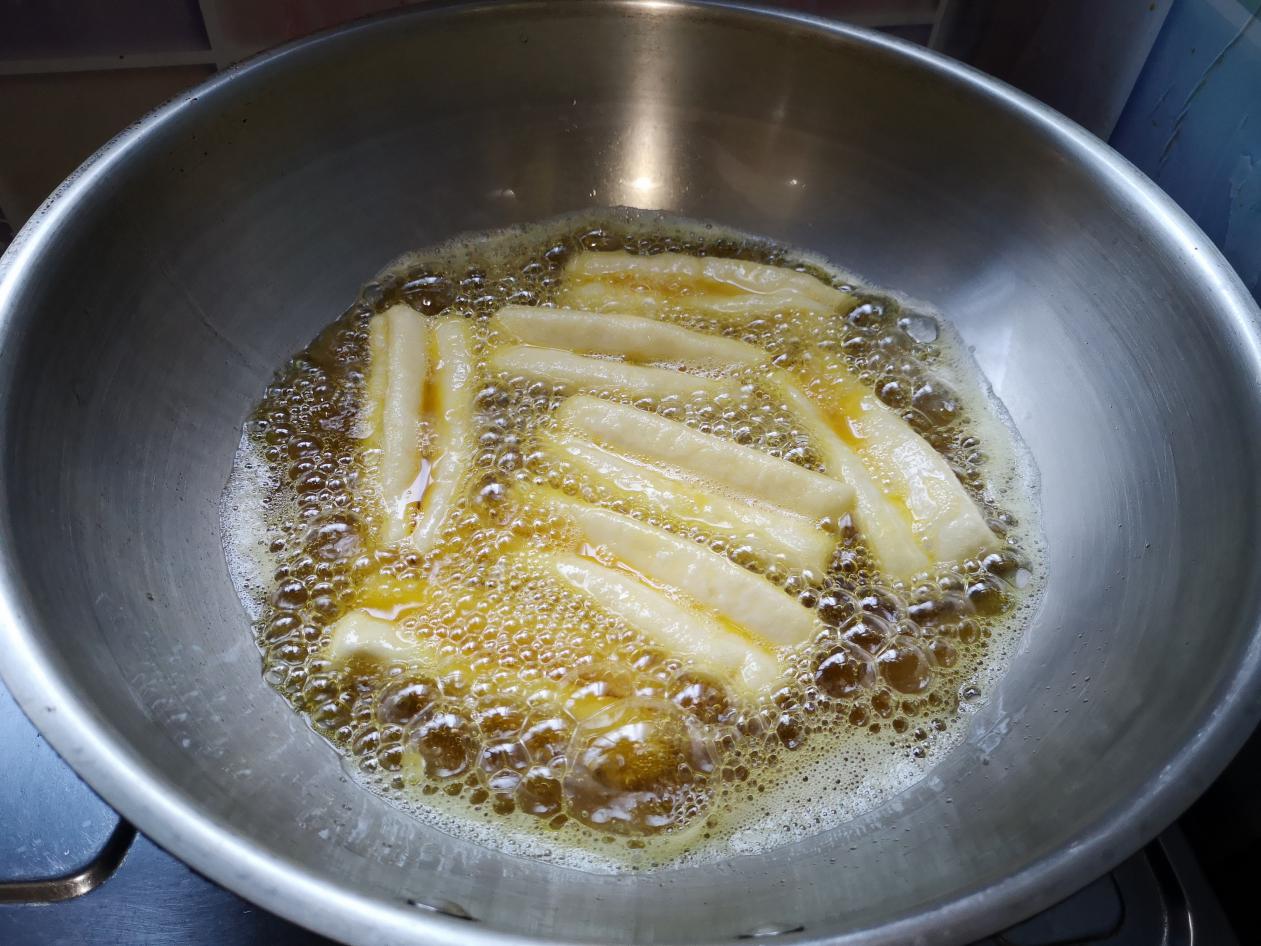 在家炸油条容易散开,油条配方怎么样炸油条又酥又脆