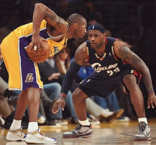 詹姆斯换回23号球衣致敬拉塞尔,詹皇转身打板三分加时胜奇才