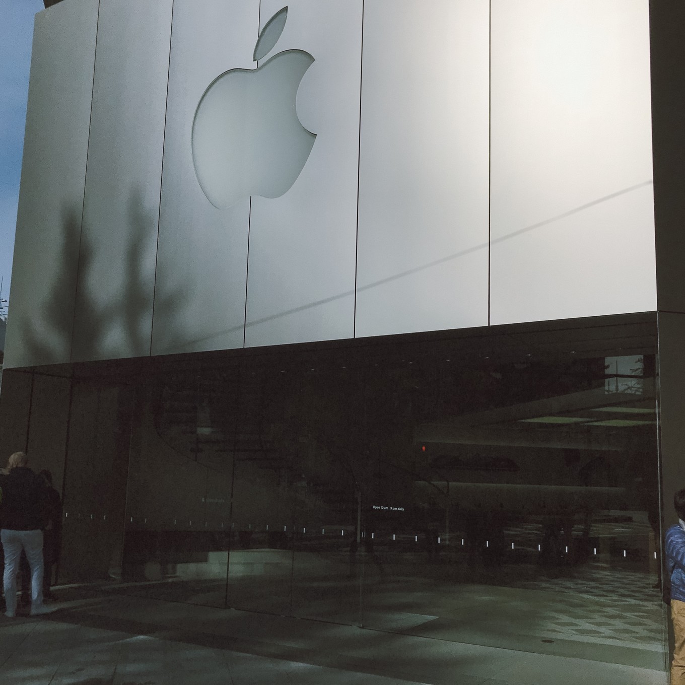 日版iphone到底比国行便宜多少钱,在外国怎么抢iphone首发