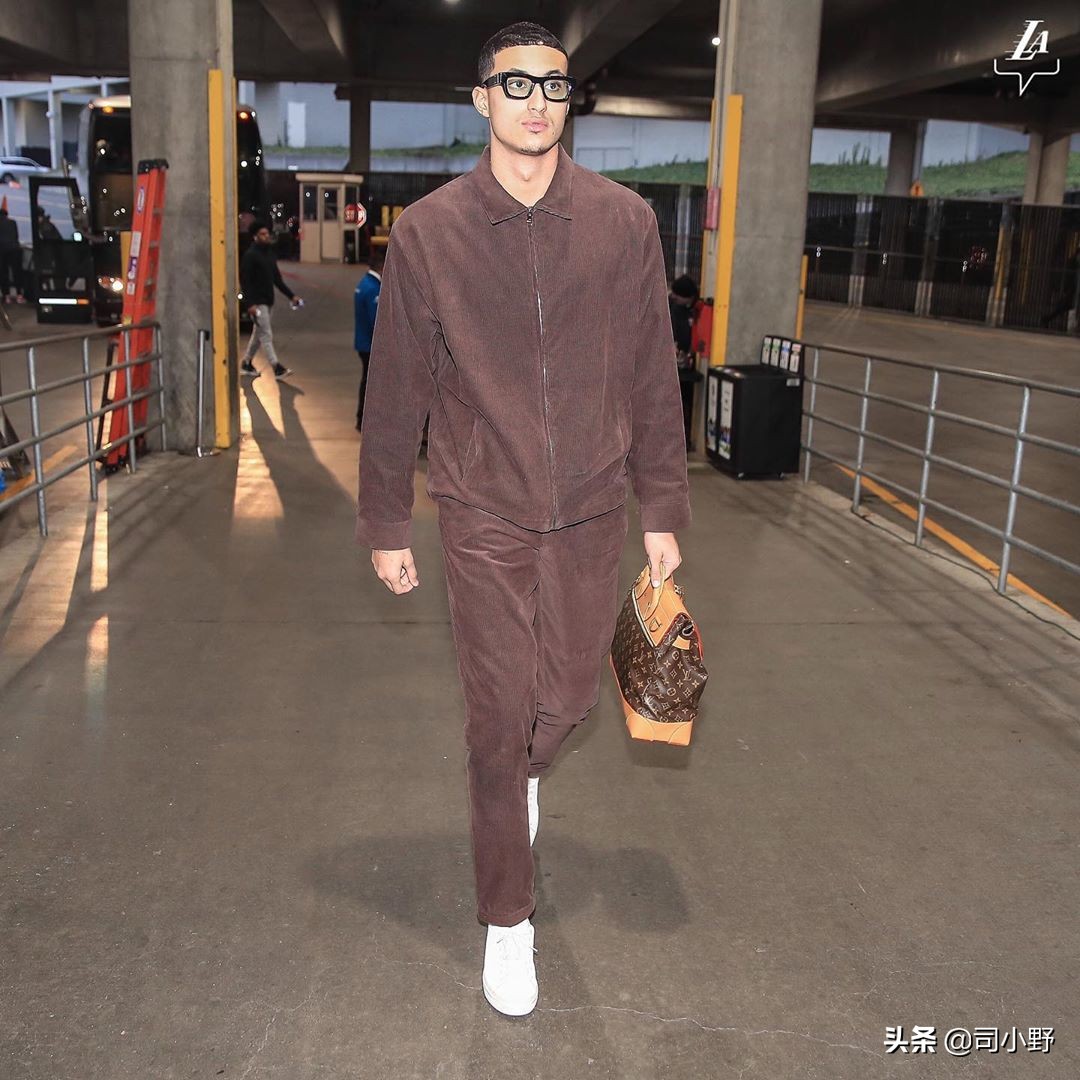 nba球星用的鞋包,nba球星同款邮差包