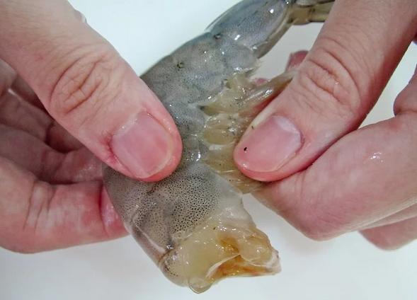 蝴蝶虾怎么改刀,青虾怎么改刀为蝴蝶虾呢