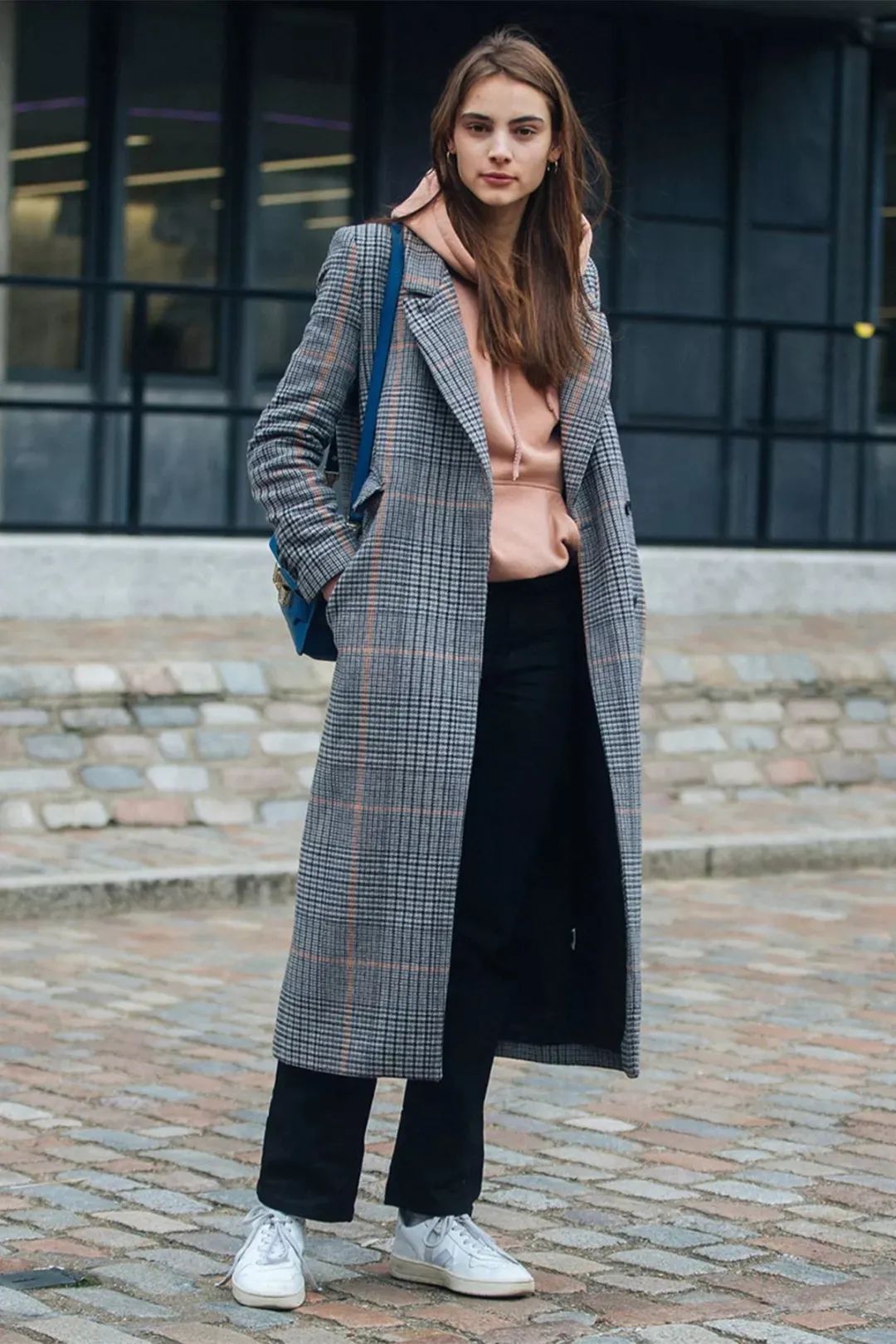 墨绿色格纹大衣怎样搭配好看,短款格纹毛呢大衣的搭配方法