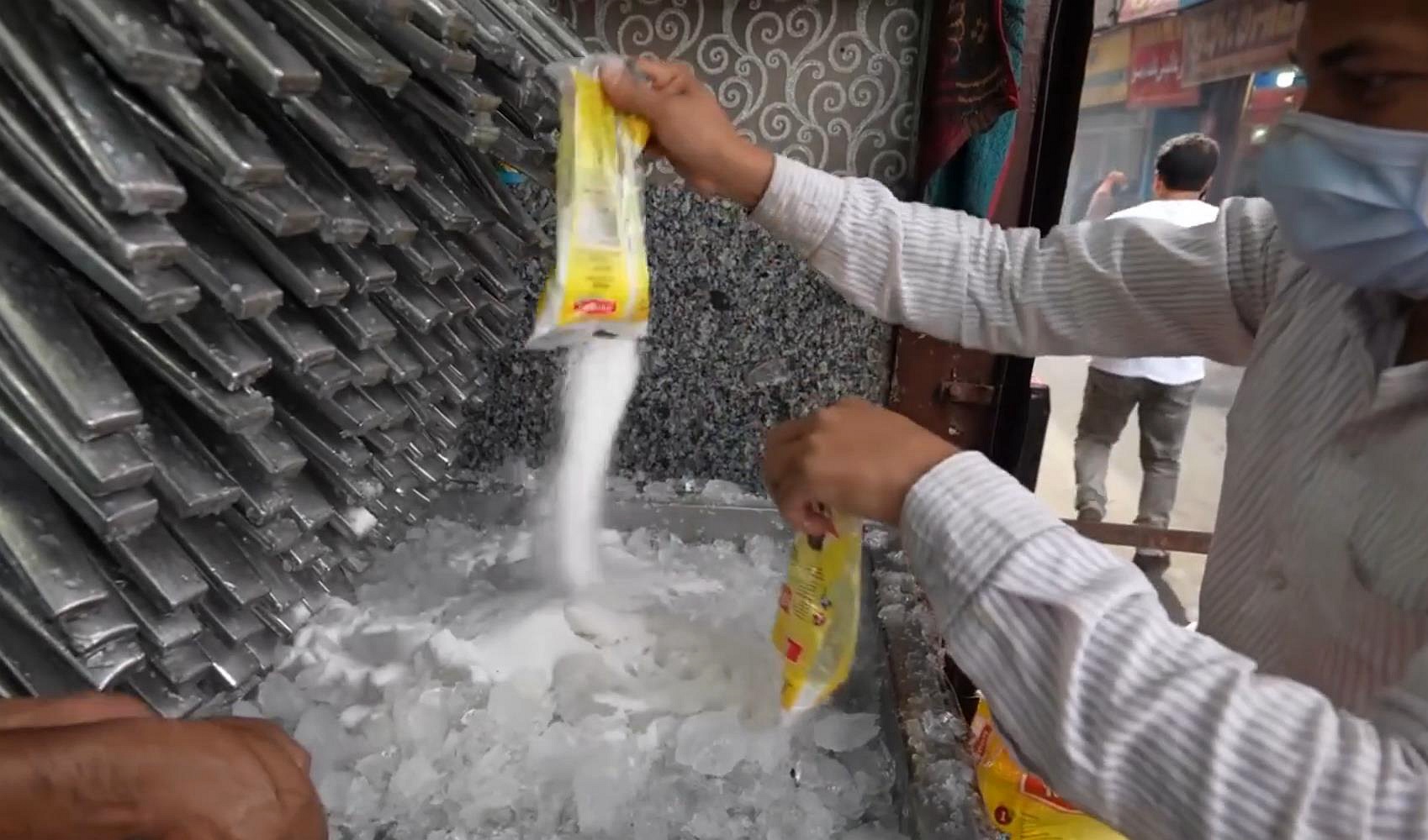 印度街头奇怪的不锈钢设备，看起来有点恶心，做的东西却卖疯了