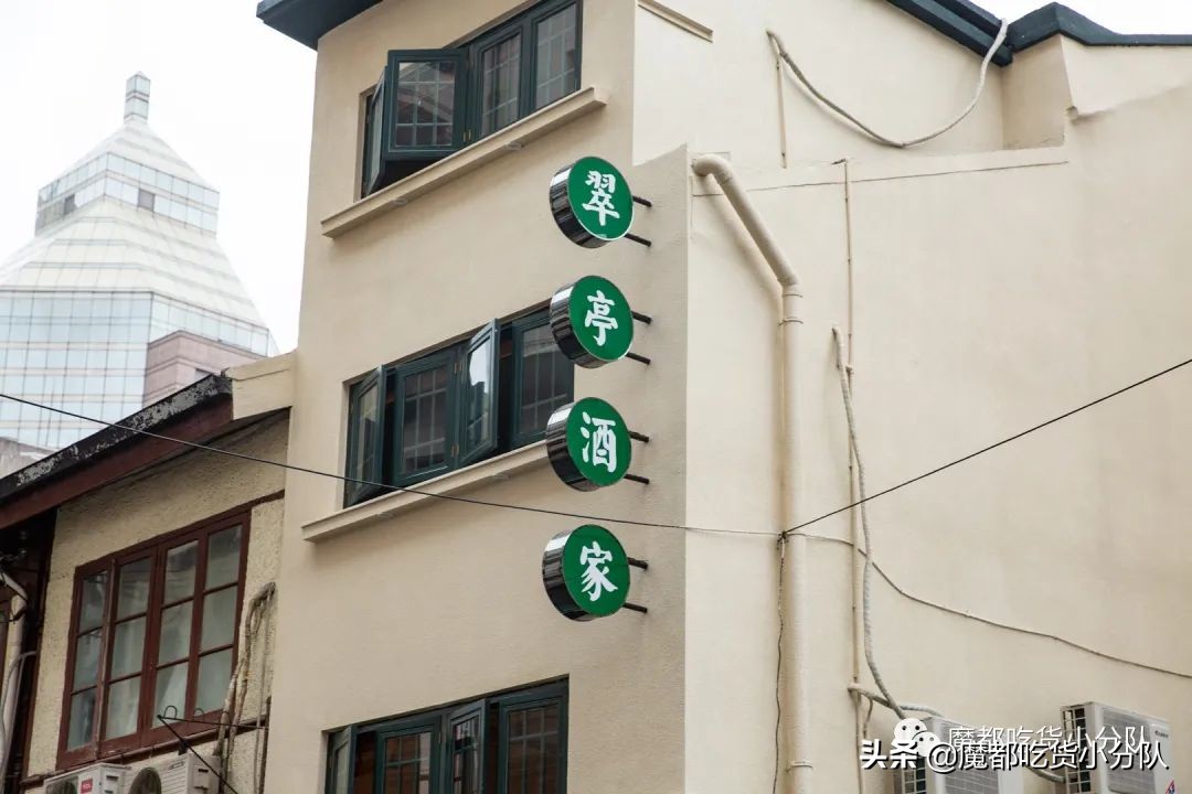这店，客人提行李箱去吃