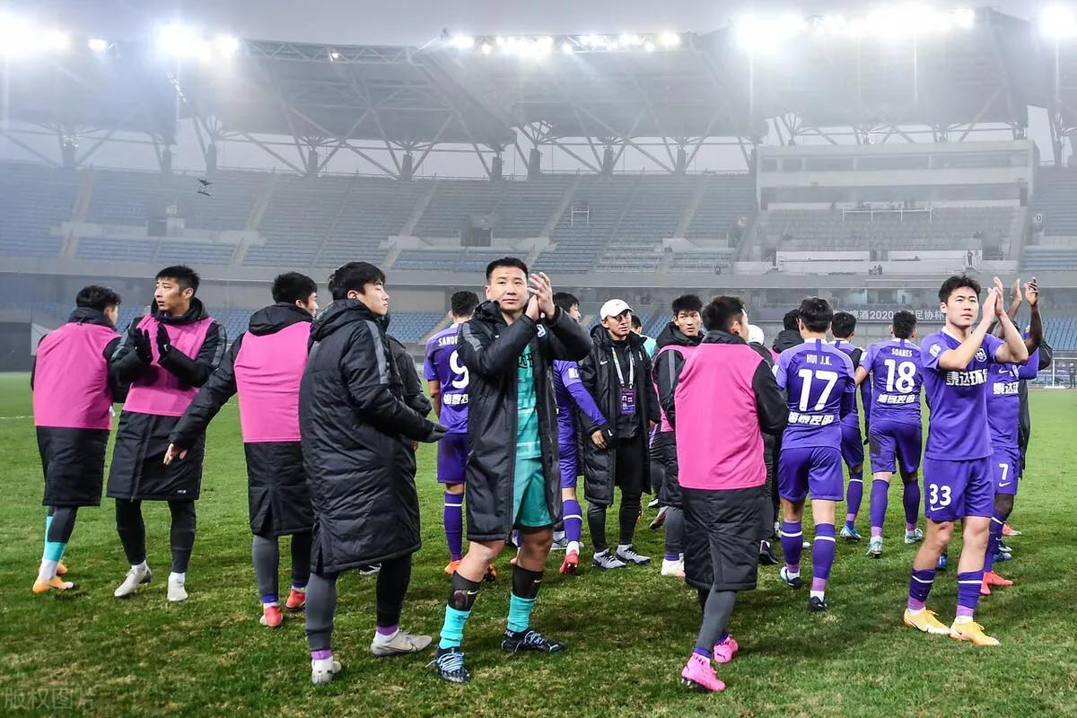 中超球员降薪后一般多少钱,球员工资都1000万难道1亿不正常吗