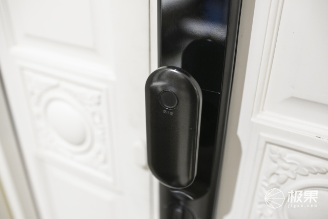 经常忘记自己锁门,智能门锁被锁定怎么解锁