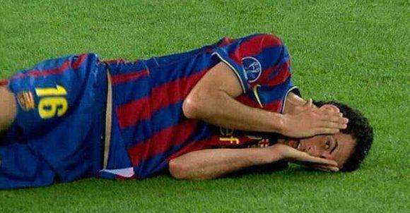 梅西恶意推人裁判竟连一张黄牌都没出球迷生气失望:裁判怂了