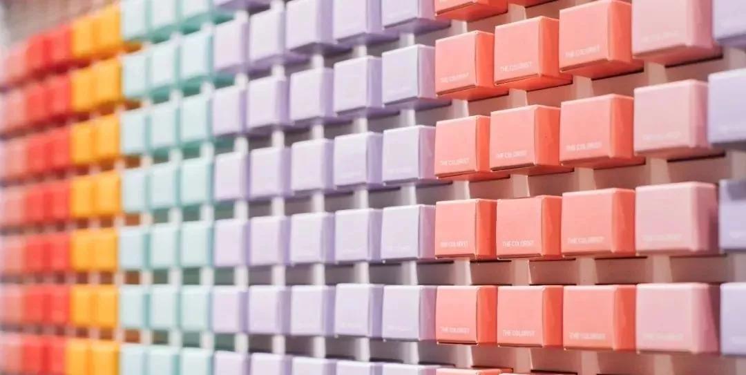 店播+快时尚+网红场景=业绩20万/店/天“调色师”这么玩不火才怪