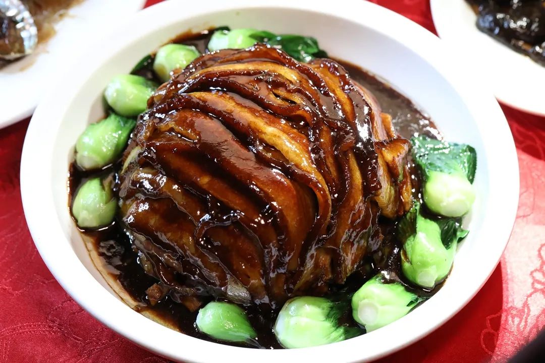 快来！今年在东方明珠塔、国际会议中心、市中心大饭店过年啦