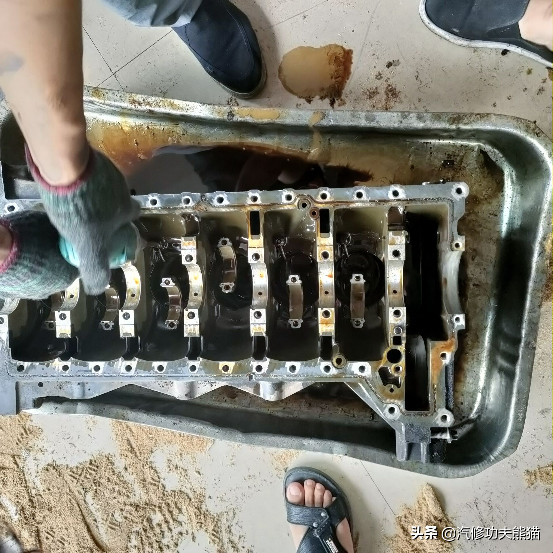 宝马e90325i2007款,宝马e90漏机油通病