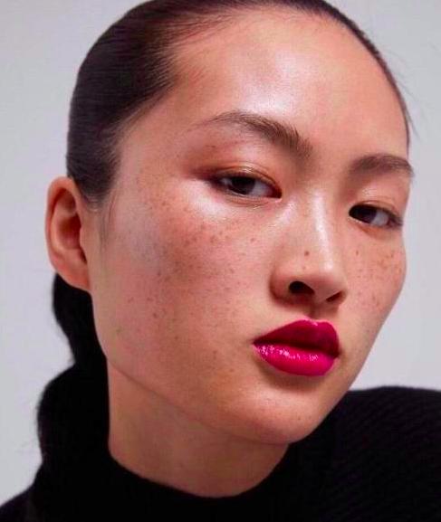 zara回应丑化模特,zara丑衣服照片