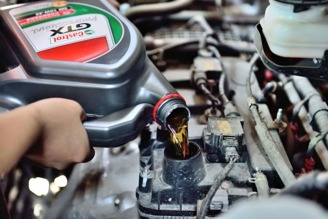 汽车哪些油需要多久更换一次,汽车的各个油要多久换一次