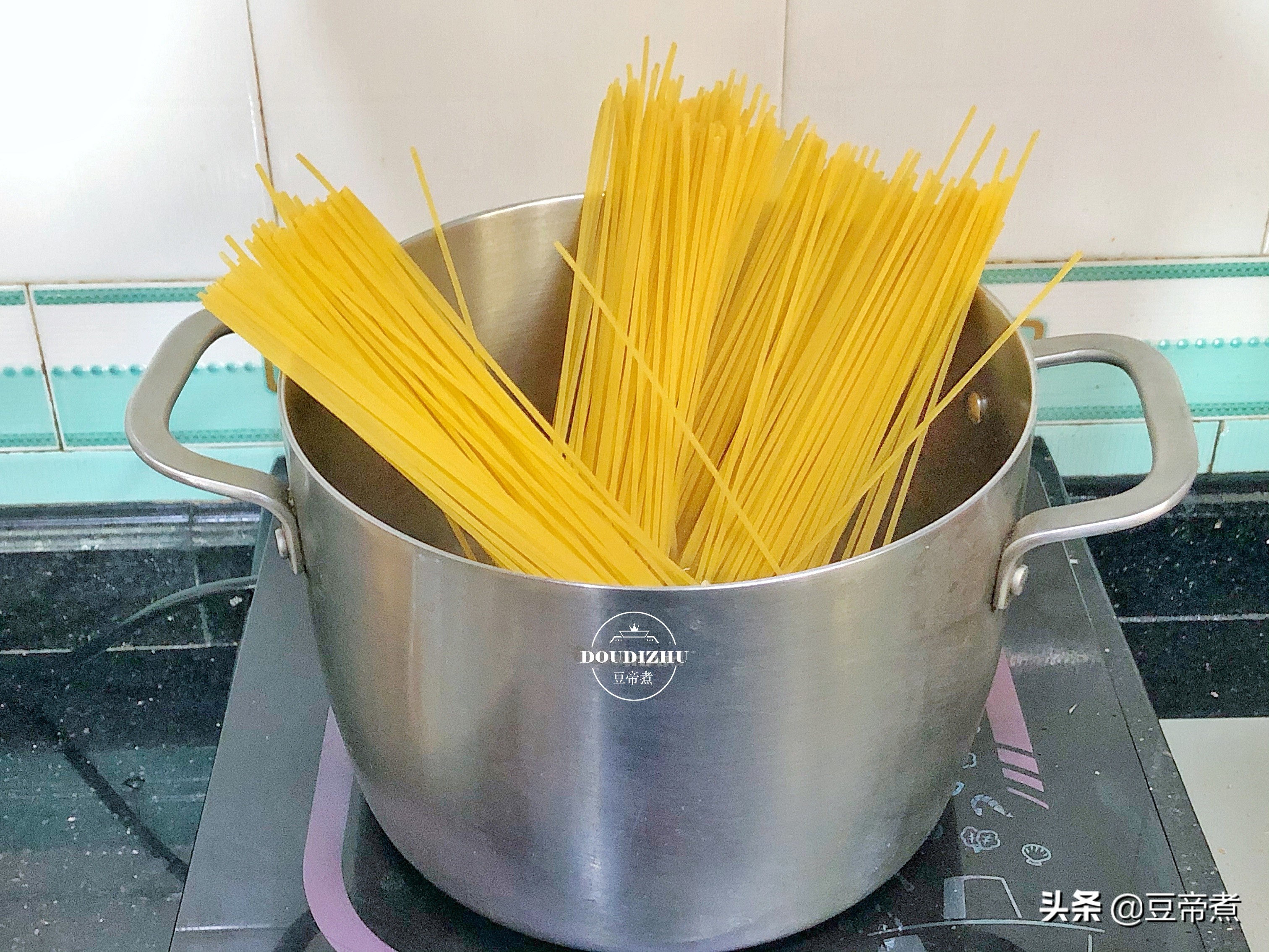 此面为什么叫意大利面？面团筋道很有口感，再搭配特制酱料太完美