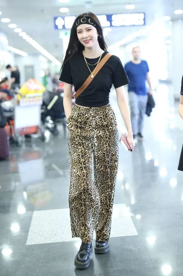 杨幂穿初恋鞋视频,杨幂潮鞋