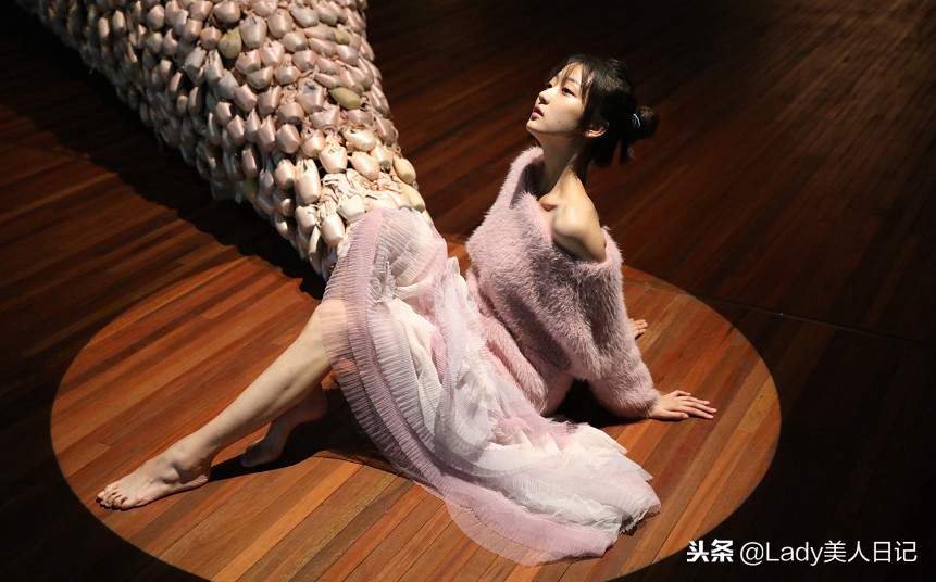 《淑女飘飘拳》里的孙千美爆了!颜高腿长很耐看,满屏都是少女感