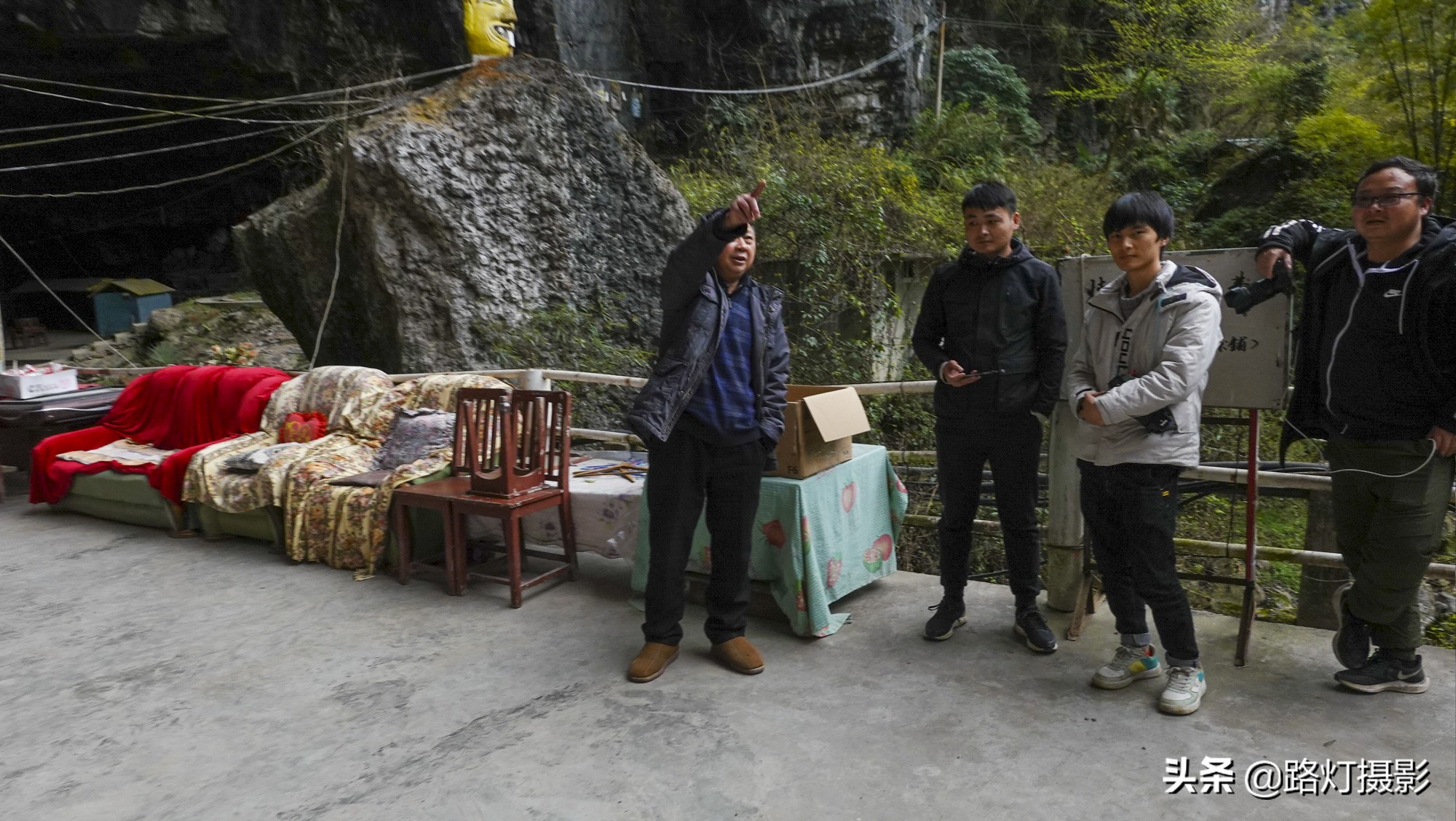 贵州一户人家隐居山洞已经300多年,贵州一山洞隐居16年的60岁老人