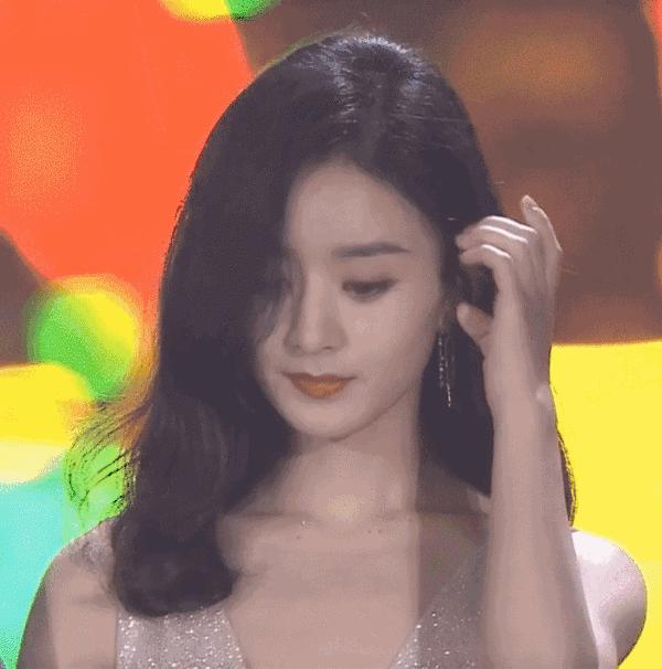 赵丽颖穿露腰卫衣,赵丽颖惊艳红衣