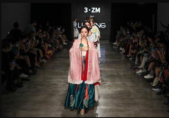 完美日记口碑排第一,完美日记润唇膏销量第一名