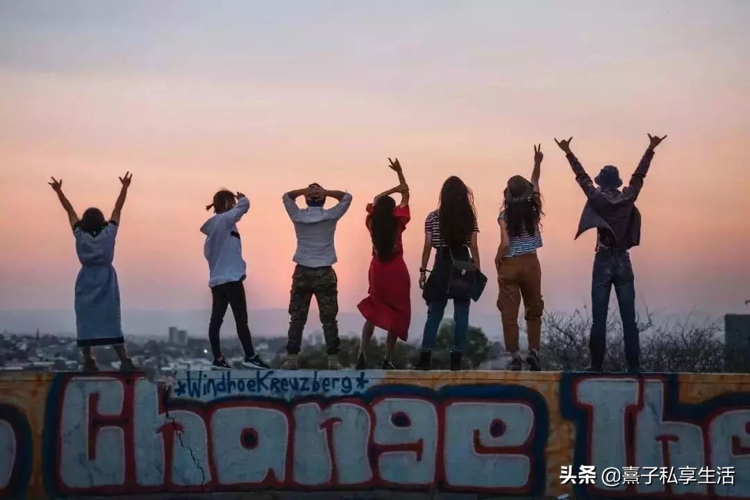 环游世界夫妻赚了十个亿,情侣环游世界视频