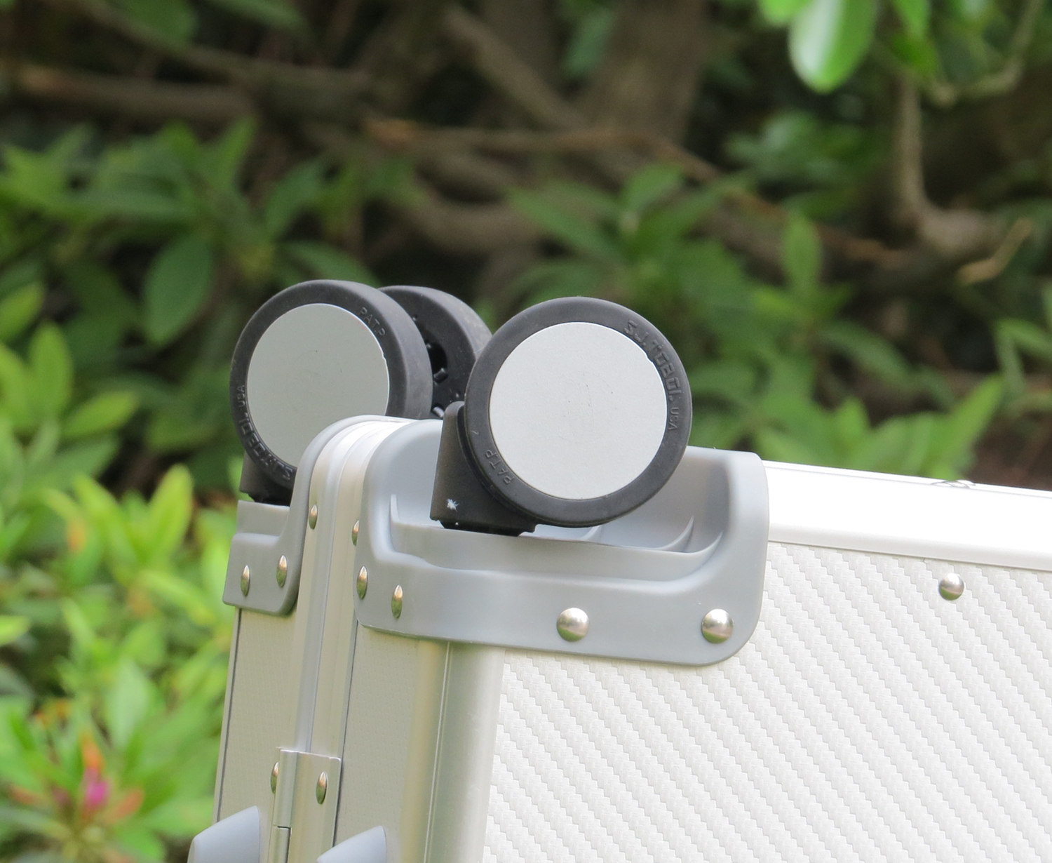 国外铝镁合金旅行箱,日本铝镁合金旅行箱26寸