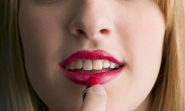 女生为什么涂口红好看,怎么涂口红显得不浓