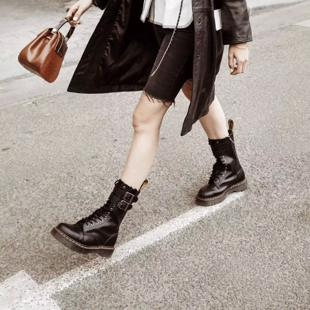 一点也不热,酷妹的马丁靴里都有空调