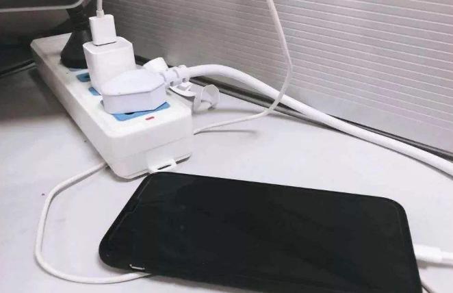 手机要爆炸时出现的三种现象,手机爆炸的前兆是什么