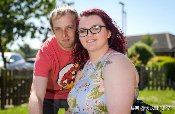 20岁女孩因意外导致双腿瘫痪,女子熬夜追剧的后果