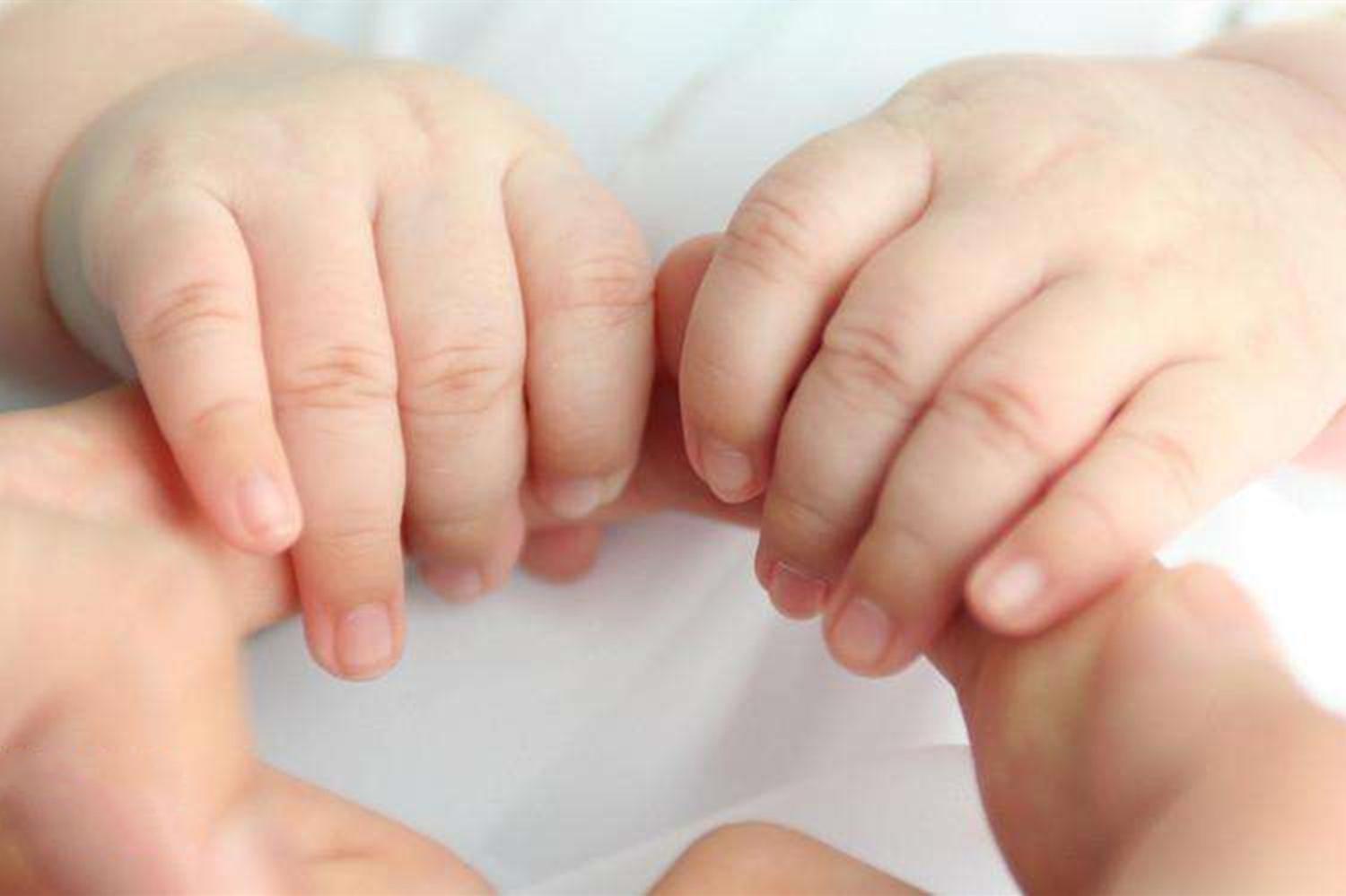 宝宝吐奶怎么解决最快最有效,宝宝吐奶怎么办最有效方法