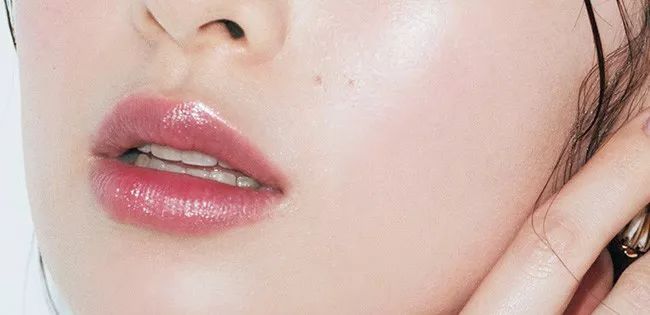 哇哦！这位“日杂美妆一姐”原来已经是当妈的人了？