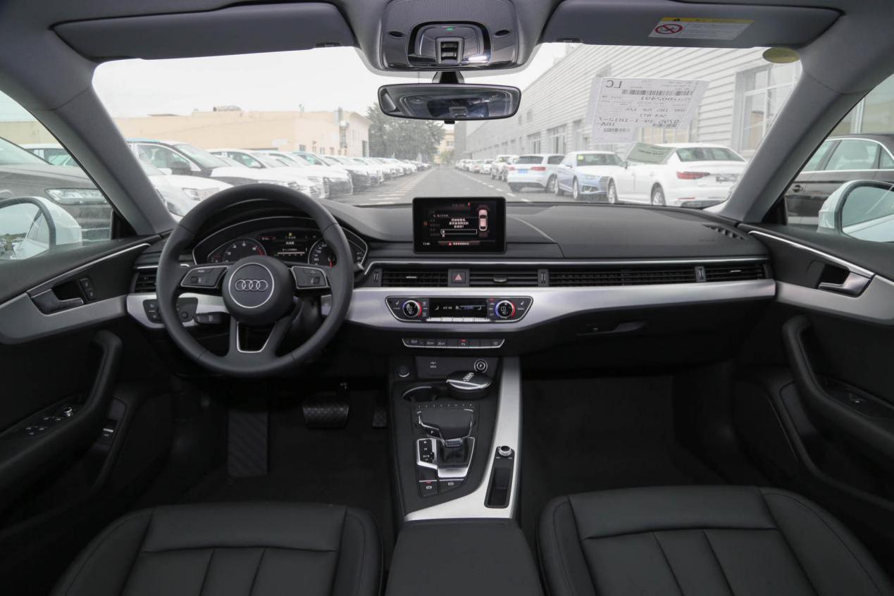 奥迪a5评测视频38号车评中心,既有奥迪a5的颜值又有空间感