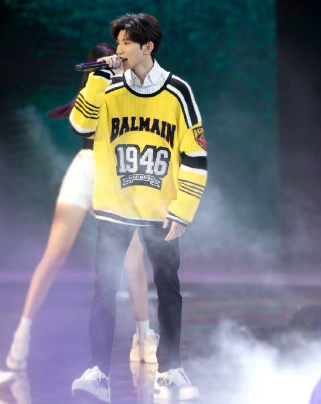 王源星空造型的鞋,王源穿耐克鞋