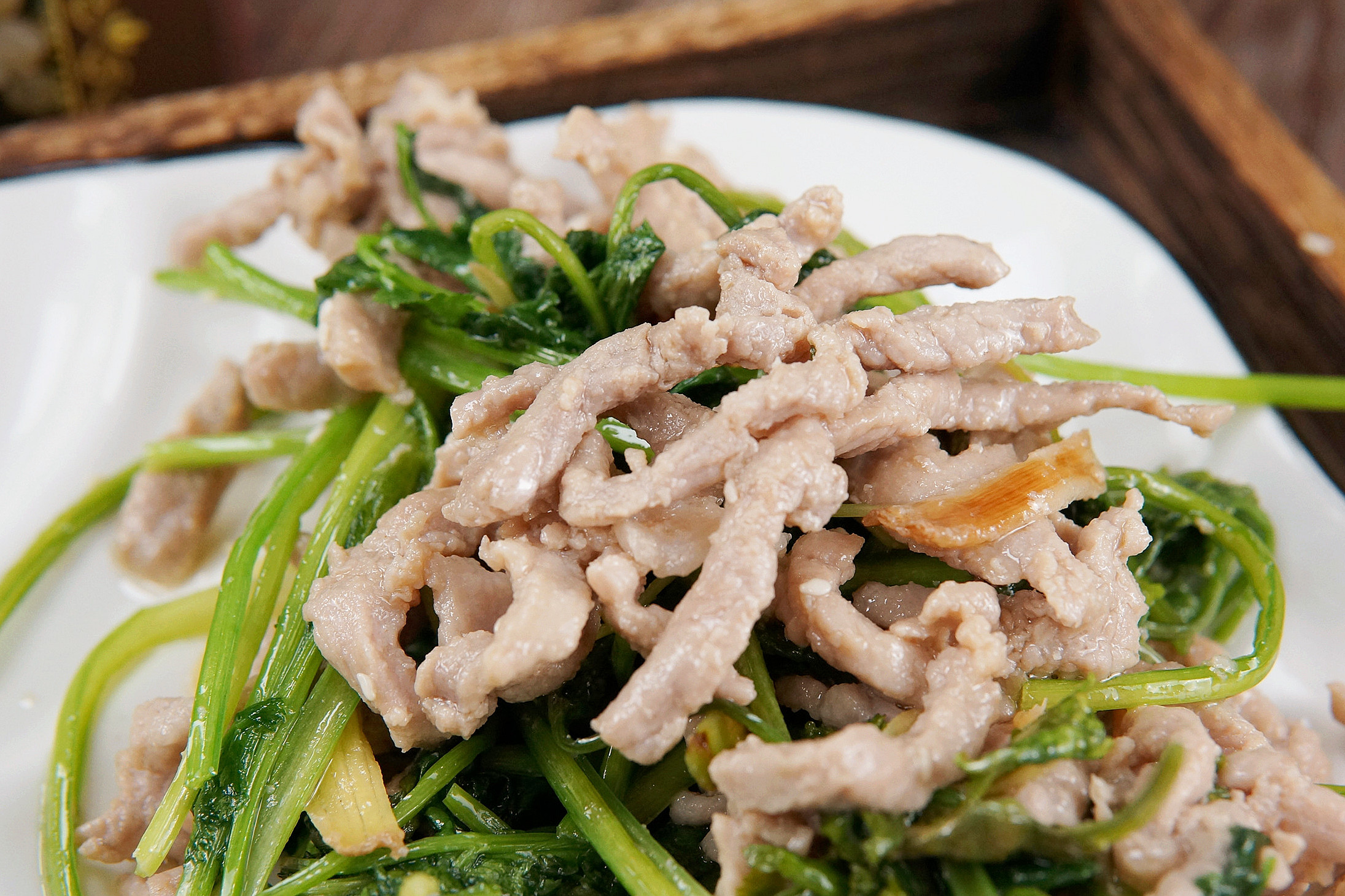 为什么饭店炒的猪肉又嫩又好吃,为什么饭店的炒牛肉都那么嫩