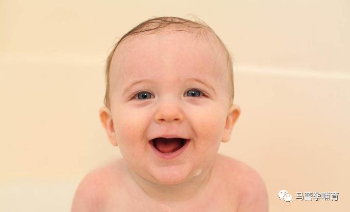 夏天给宝宝洗澡千万别踩这些坑,夏天宝宝洗澡要擦抚触油