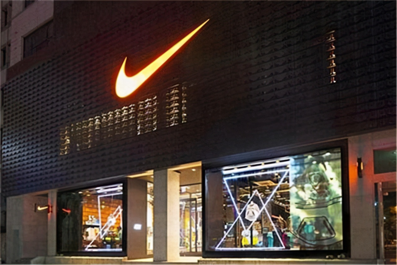 继*疆新**棉后，耐克又出挑衅标语，华为等巨头出手震慑，打脸美国
