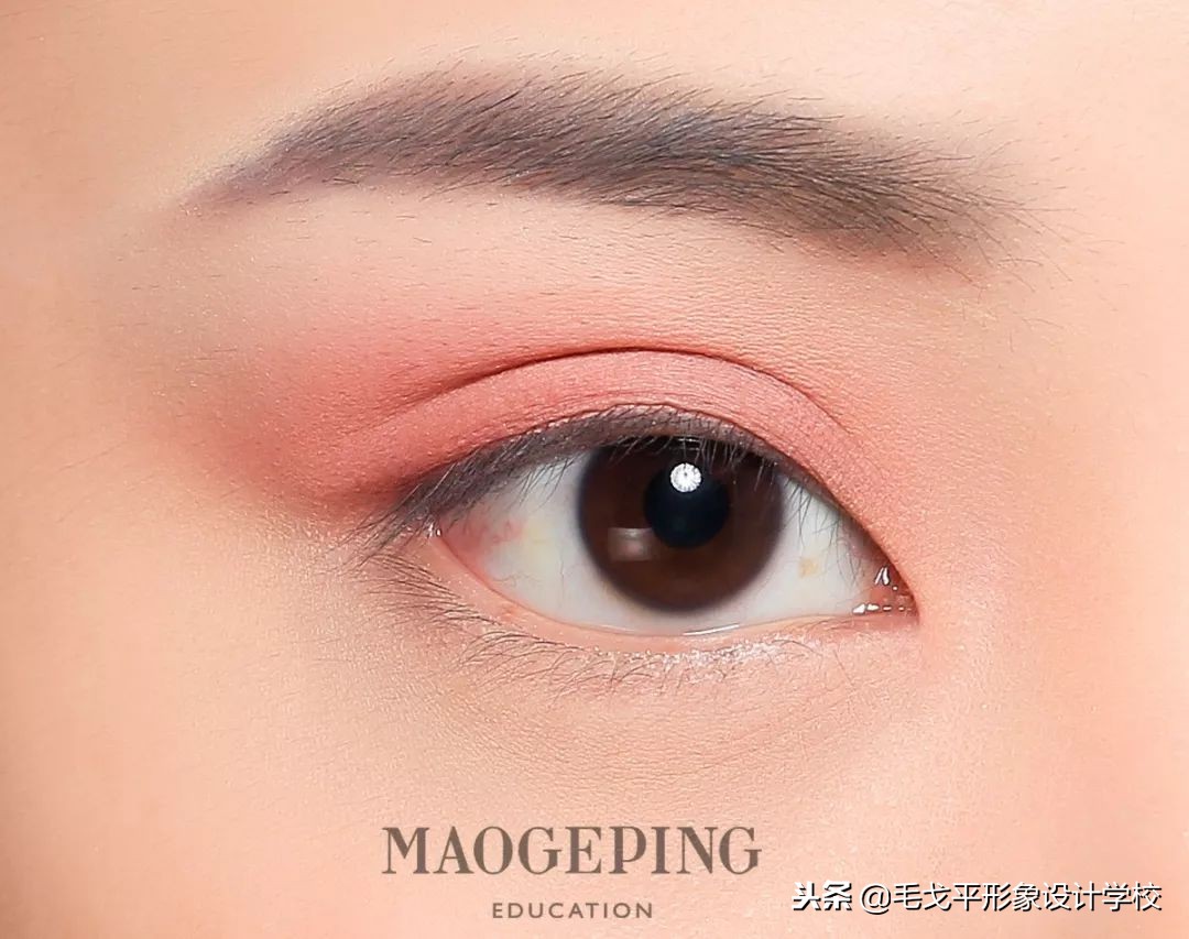 柔和清透的自然眼妆,女团眼妆豆沙蜜桃色