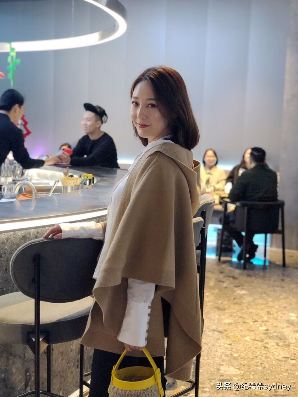 过年拜年包好多红包,拜年拎回来一只鸡一只鸭