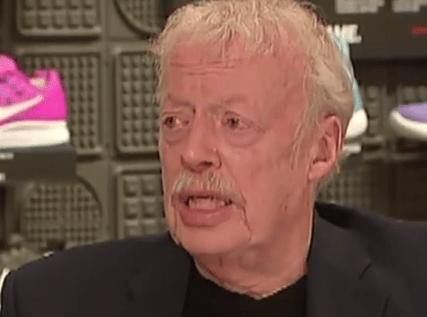 耐克当时续约乔丹的整个过程,耐克签约詹姆斯的故事