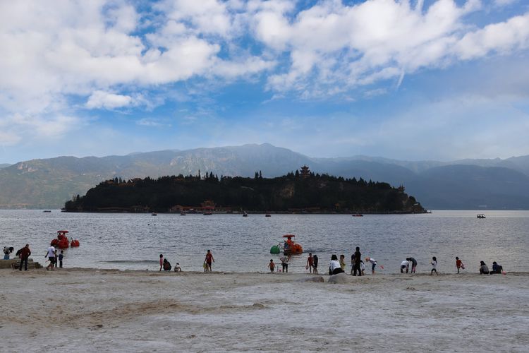 抚仙湖孤山上有什么景点,抚仙湖里的小岛